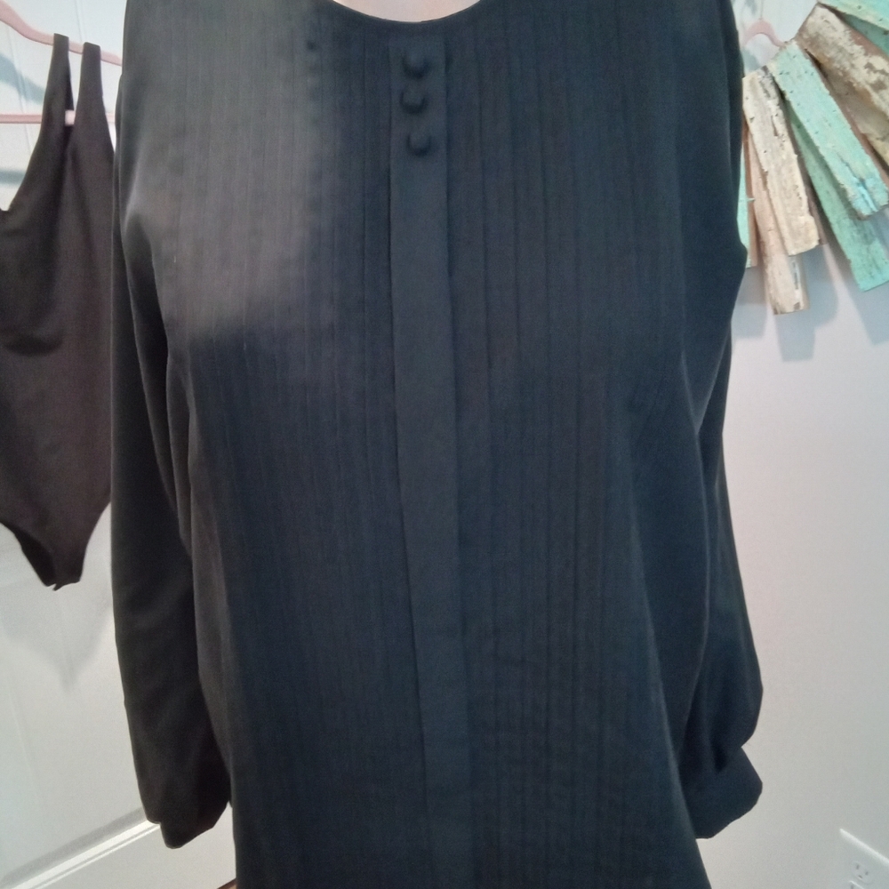 2-$10... Judy Bond 21 " Pit To Pit. Vintage Elegant Black Women's Blouse